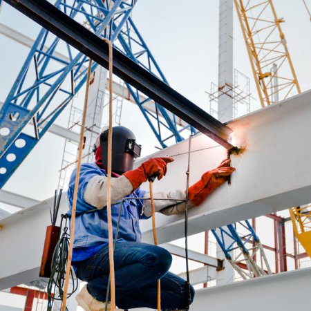 Monteur de charpentes m&eacute;talliques