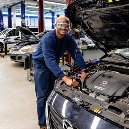 M&eacute;canicien automobile